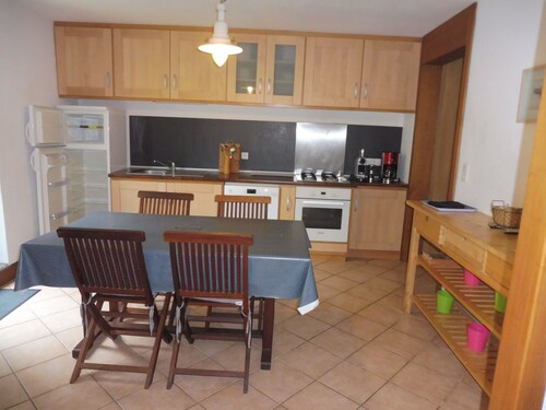 Grande maison de 300 m2 au pied de la Montagne Noire.