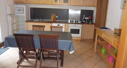 Grande maison de 300 m2 au pied de la Montagne Noire.