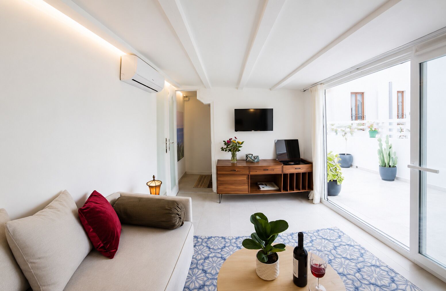 Smart TV, libri, impianto stereo