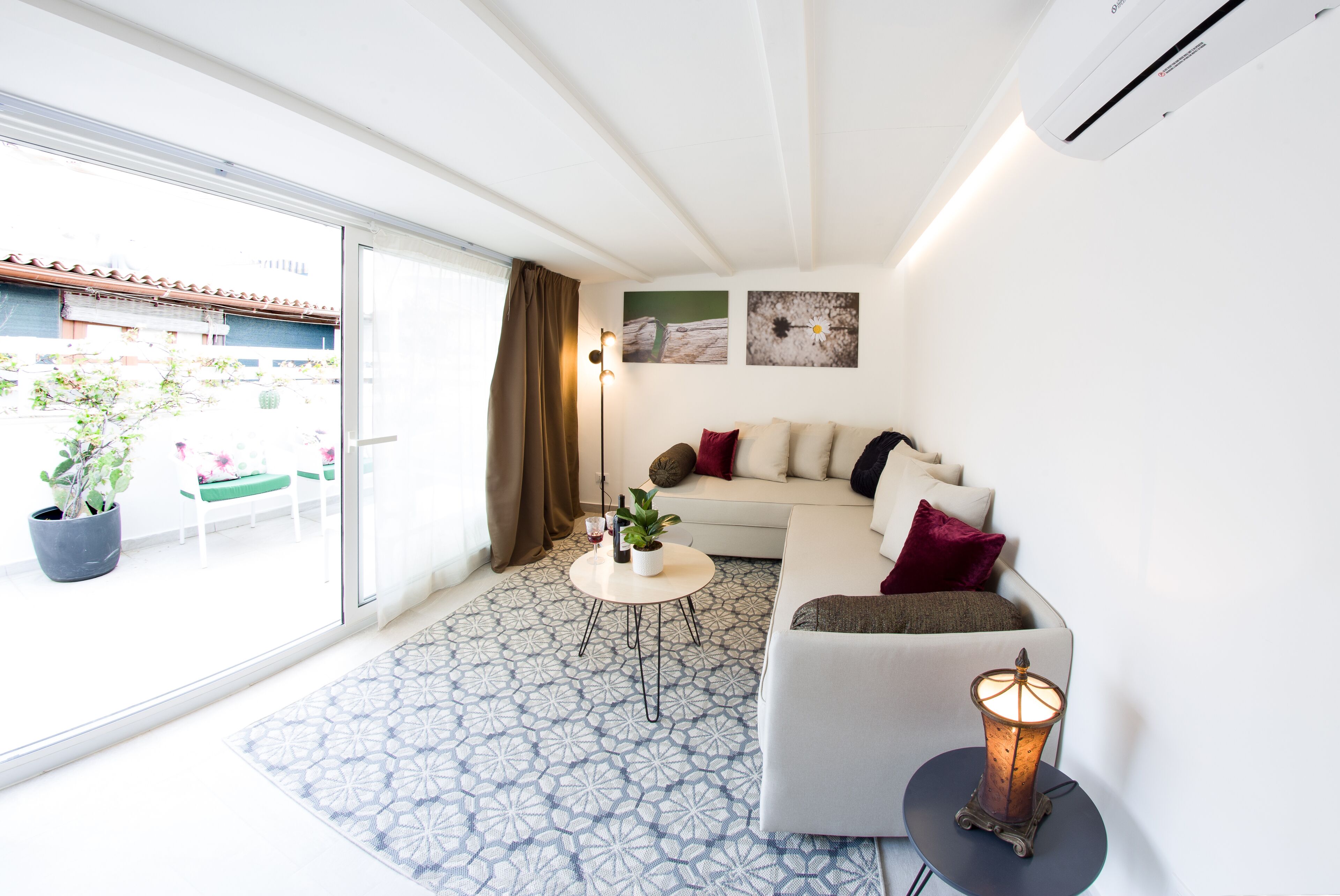 Fernseher, Bücher, Stereoanlage