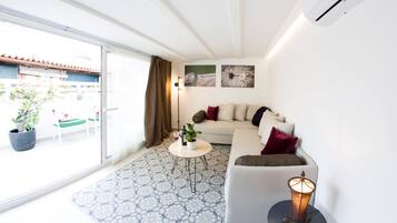 TV, bøker og stereoanlegg