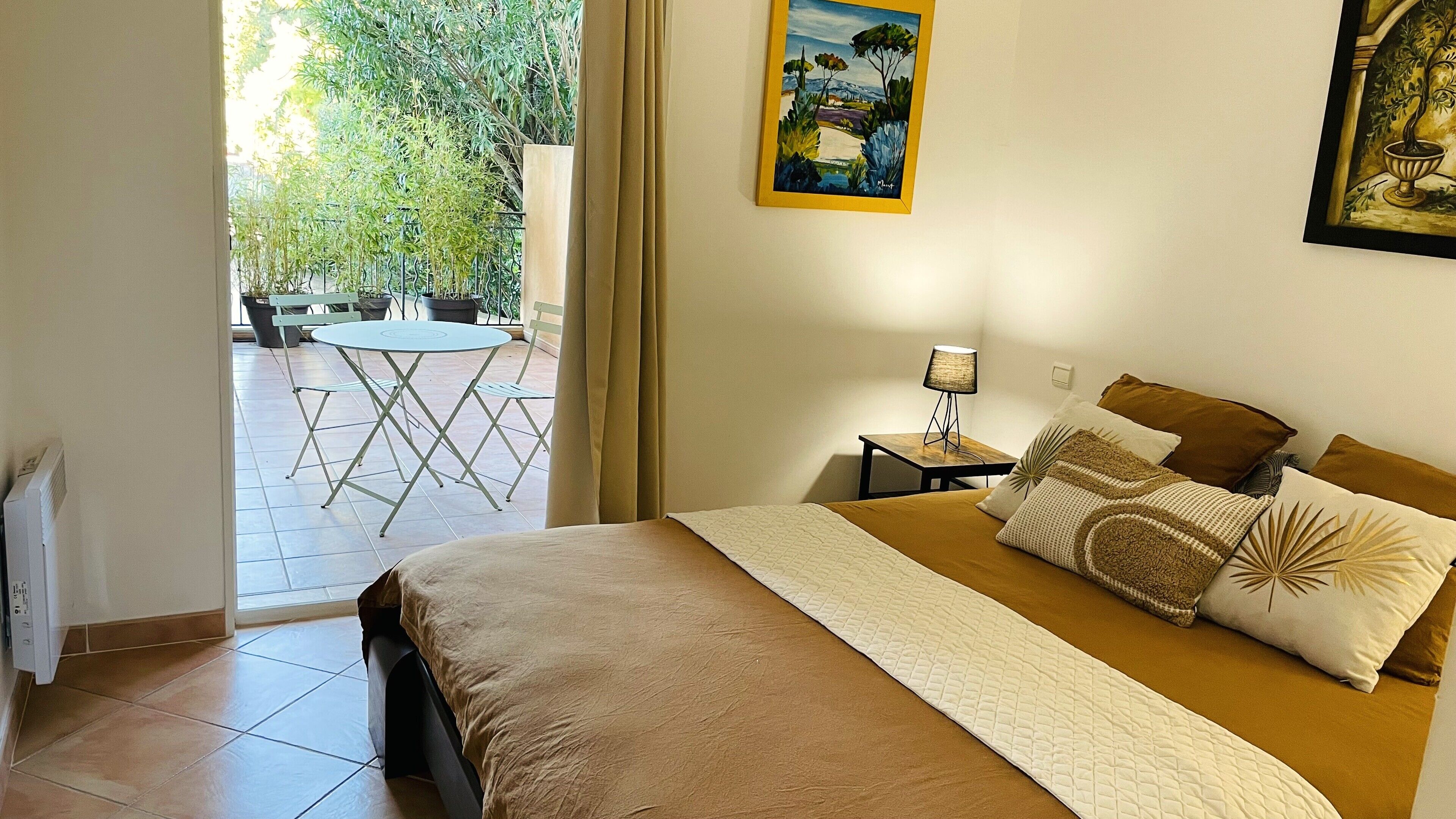 2 عدّة غرف نوم ومكواة/لوح كي وواي فاي مجانًا وملاءات أسرّة