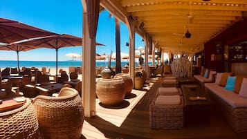 In StrandnĂ€he, LiegestĂŒhle