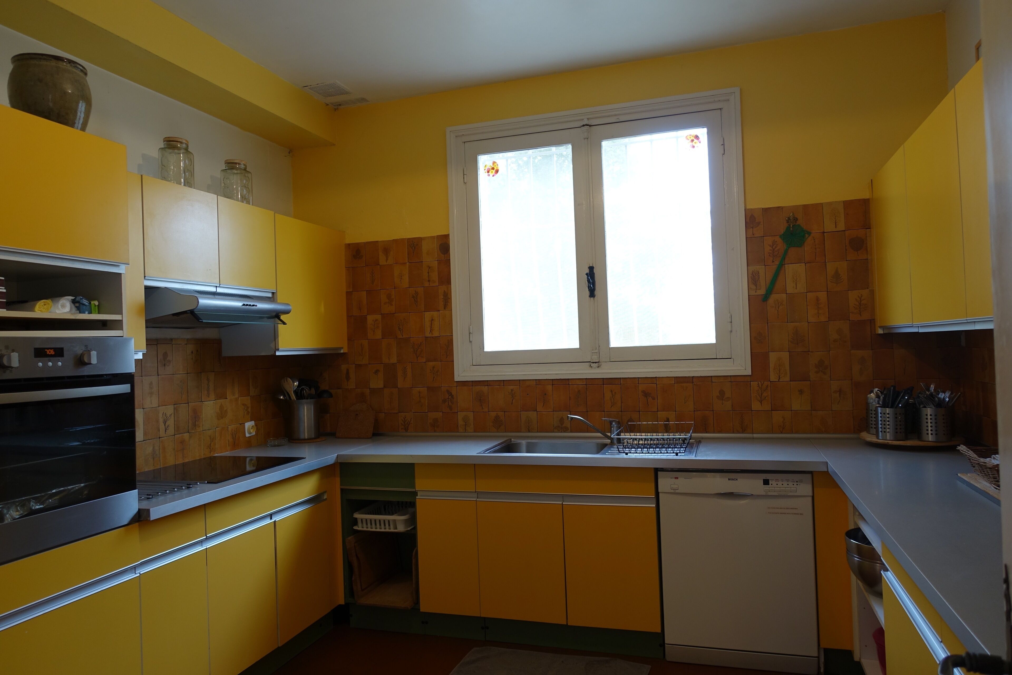 Classic stone farmhouse with heatable pool and tennis court, sleeps 15