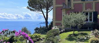Villa surrounded by greenery with sea view over the Gulf of Portofino