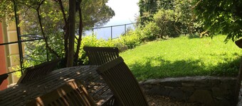 Villetta indipendente immersa nel verde con vista mare sul golfo di Portofino