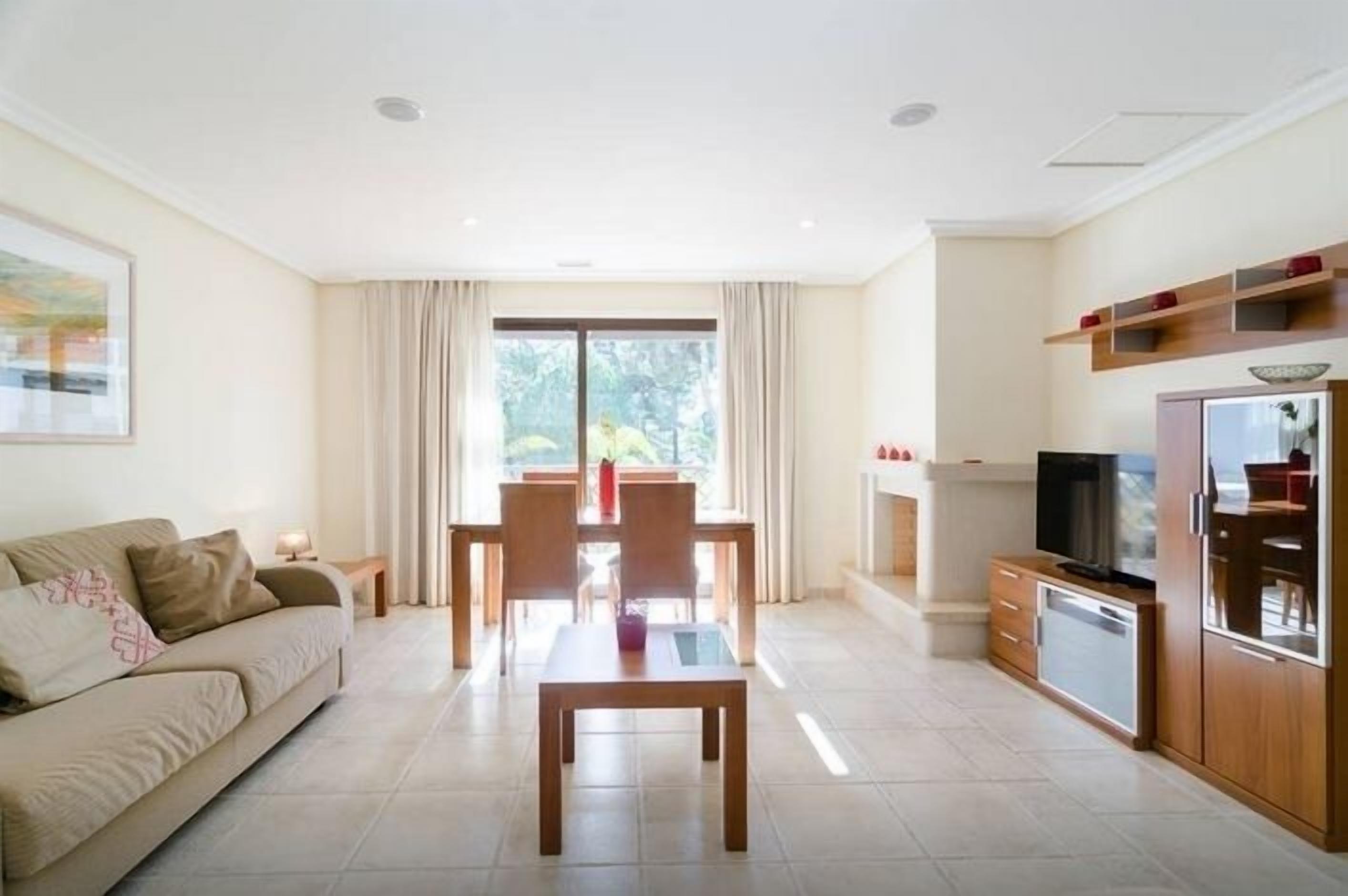 Smart TV, fireplace, DVD player, offices