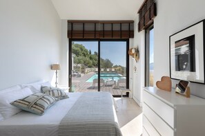 5 bedrooms, desk, iron/ironing board, travel cot - Villa Vilatoria- Luxury pool villa with majestic view (Dendrinata)
