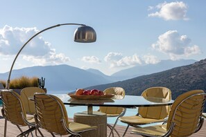 Outdoor dining - Villa Vilatoria- Luxury pool villa with majestic view (Dendrinata)