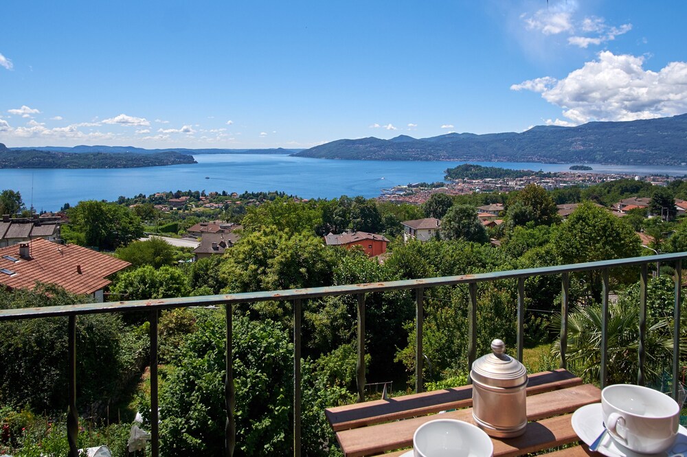 Historic four-room detached house with wonderful lake view