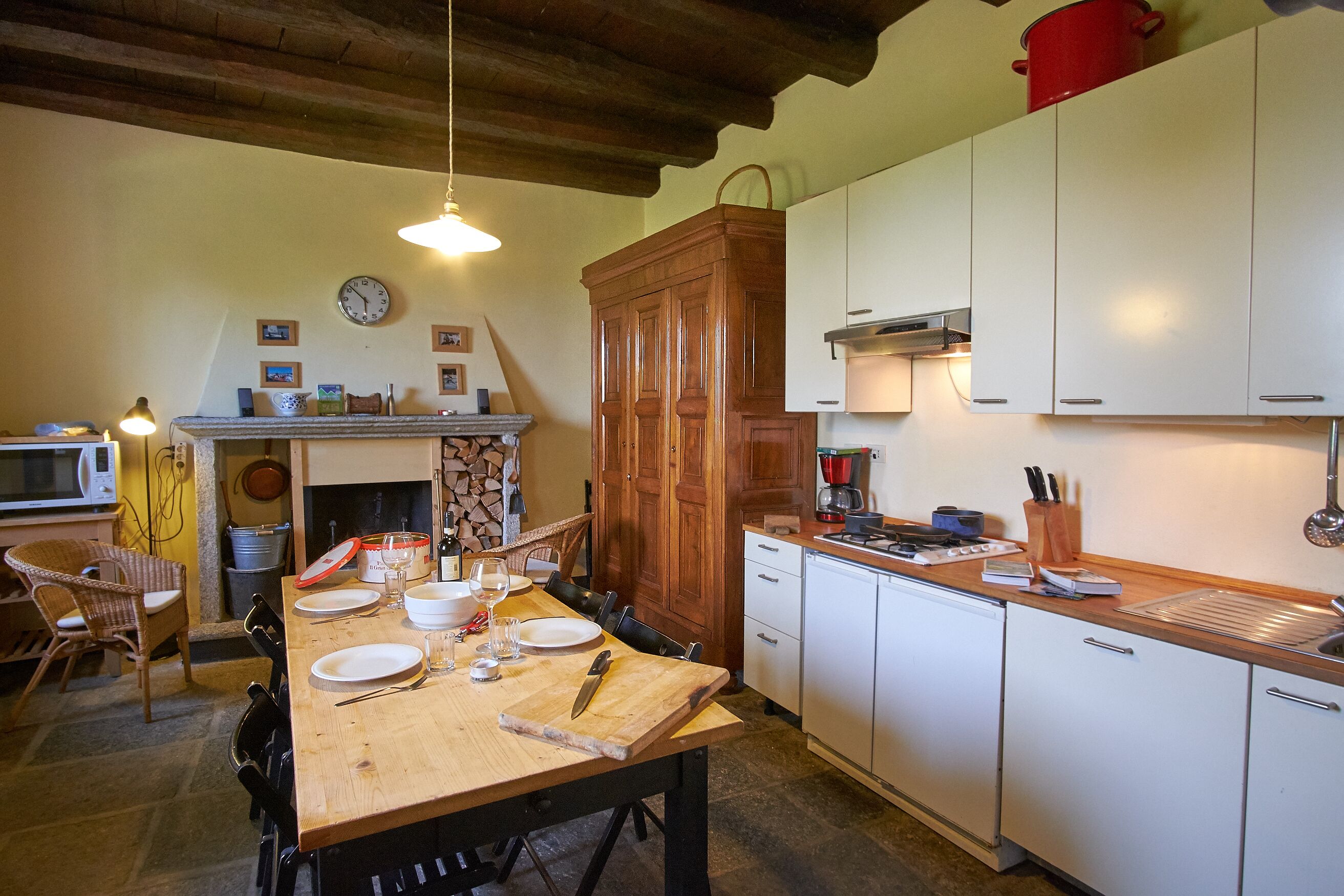 Historic four-room detached house with wonderful lake view