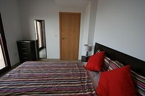 2 室のベッドルーム、アイロン / アイロン台、WiFi、ベッドシーツ