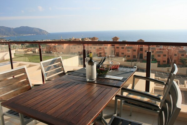 屋外ダイニングエリア