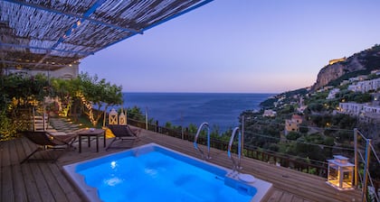 Historic residence with spectacular views of the Amalfi sea and private jacuzzi