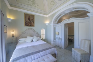 4 bedrooms, in-room safe, iron/ironing board, WiFi