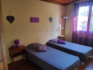 5 chambres, fer et planche à repasser, lit parapluie, Wi-Fi gratuit