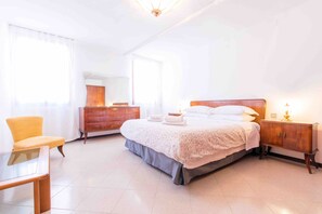 3 Schlafzimmer, Schreibtisch, Bügeleisen/Bügelbrett, kostenloses WLAN