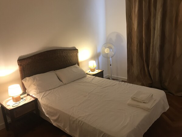 2 slaapkamers, een strijkplank/strijkijzer, reisbedje, gratis wifi