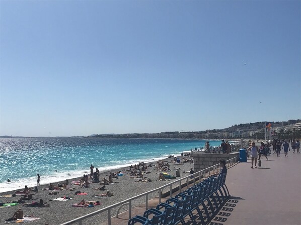 Una spiaggia nelle vicinanze