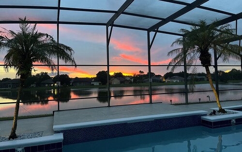 Lakeview Retreat,5* villa, fabulous pool, spa, game room, near, Parks/Golf/Shops