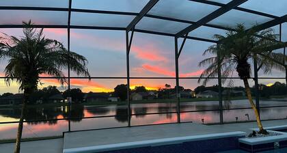 Lakeview Retreat,5* villa, fabulous pool, spa, game room, near, Parks/Golf/Shops