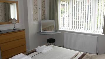 2 soverom, strykejern/-brett, wi-fi (inkludert) og sengetøy