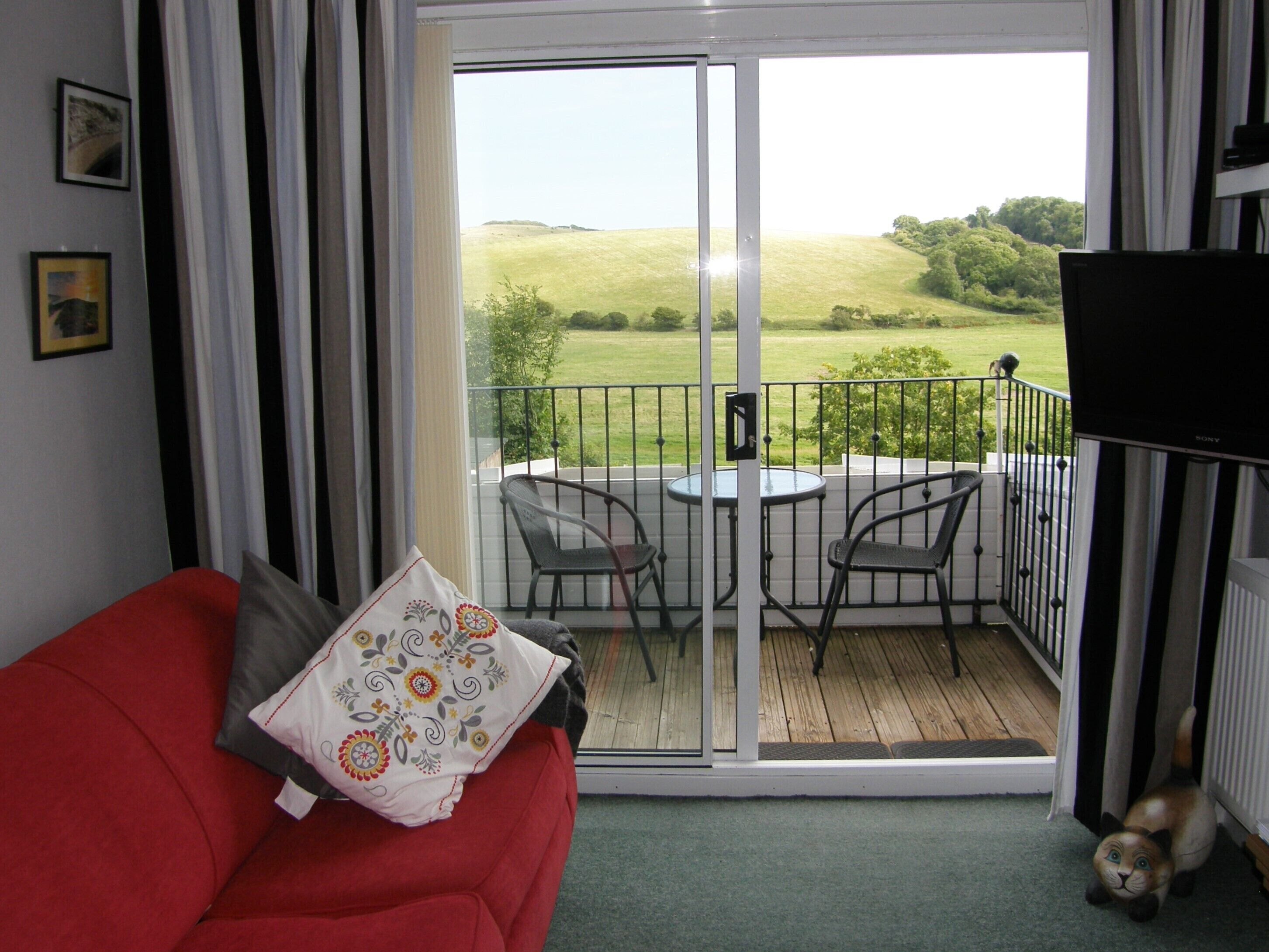 TV, DVD player, books, stereo