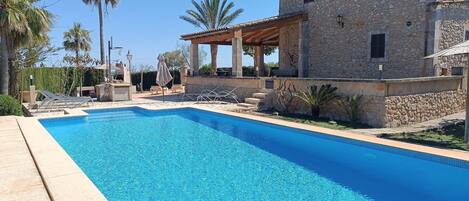 حمّام سباحة خارجي