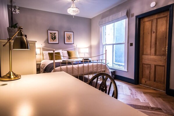 1 Schlafzimmer, schallisolierte Zimmer, Bügeleisen/Bügelbrett, WLAN