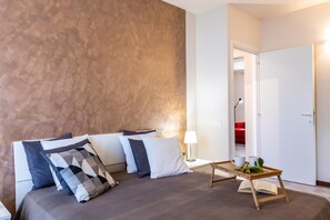 2 bedrooms, desk, iron/ironing board, travel crib