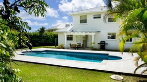 Outdoor pool - SPECTACULAR VILLA with Electronic Gates, Private Pool and Tropical Gardens (The Farm)