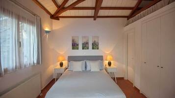 2 makuuhuonetta, tallelokero huoneessa, silitysrauta/-lauta, Wi-Fi