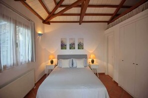 2 bedrooms, in-room safe, iron/ironing board, WiFi - Alonissos/Alonnisos - Idyllic Villa with private beach & jacuzzi,  amazing views (Alonissos)