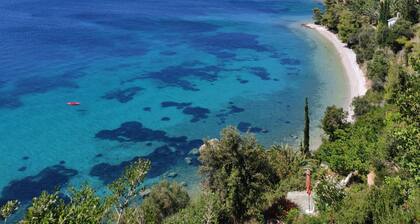 Alonissos/Alonnisos - Idyllic Villa with private beach & jacuzzi, amazing views