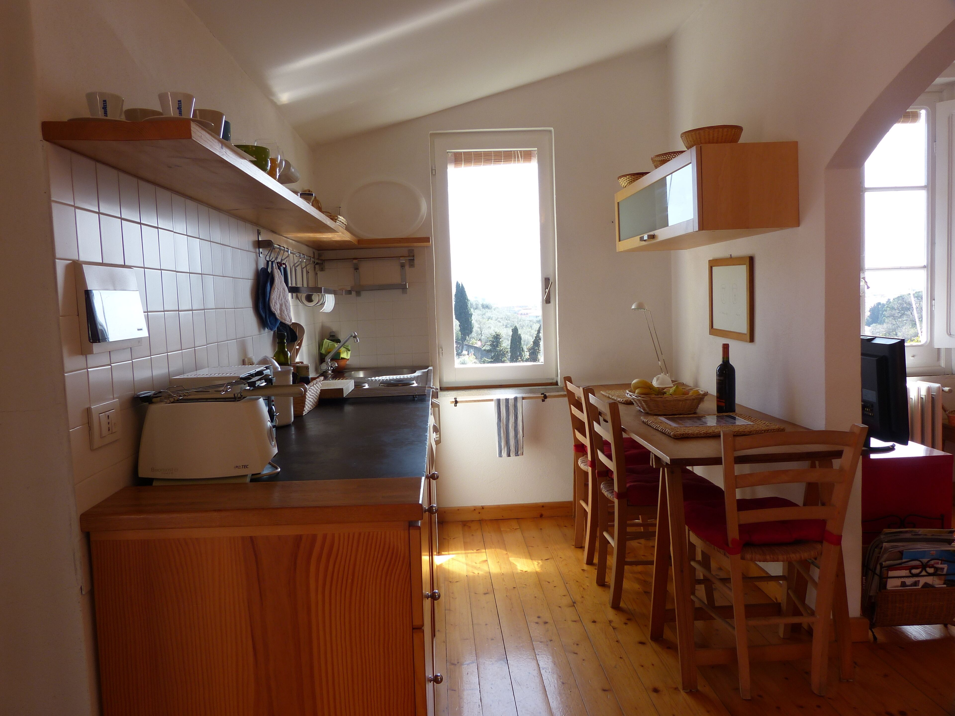 is a small apartment recently restored. Ideal for a couple.