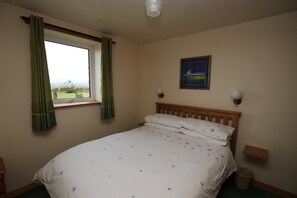 2 bedrooms, iron/ironing board, free WiFi, bed sheets - Taigh An Clachair - Holiday home - Lybster, Caithness (LYBSTER)