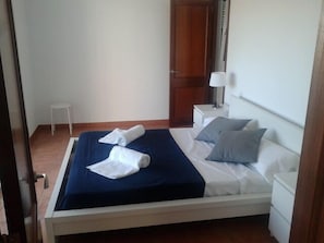4 chambres, fer et planche Ă repasser, Wi-Fi, draps fournis