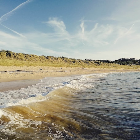 Beach nearby. Frehel: country holiday home - 1 room - 1/5 persons