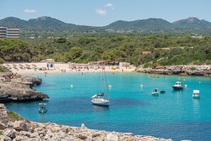Una playa cerca, toallas de playa