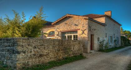 Maison de charme du 18Úme siÚcle situé prÚs du chùteau de Larressingle (Gers)