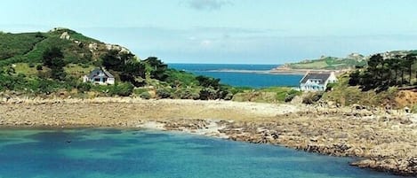 Una spiaggia nelle vicinanze