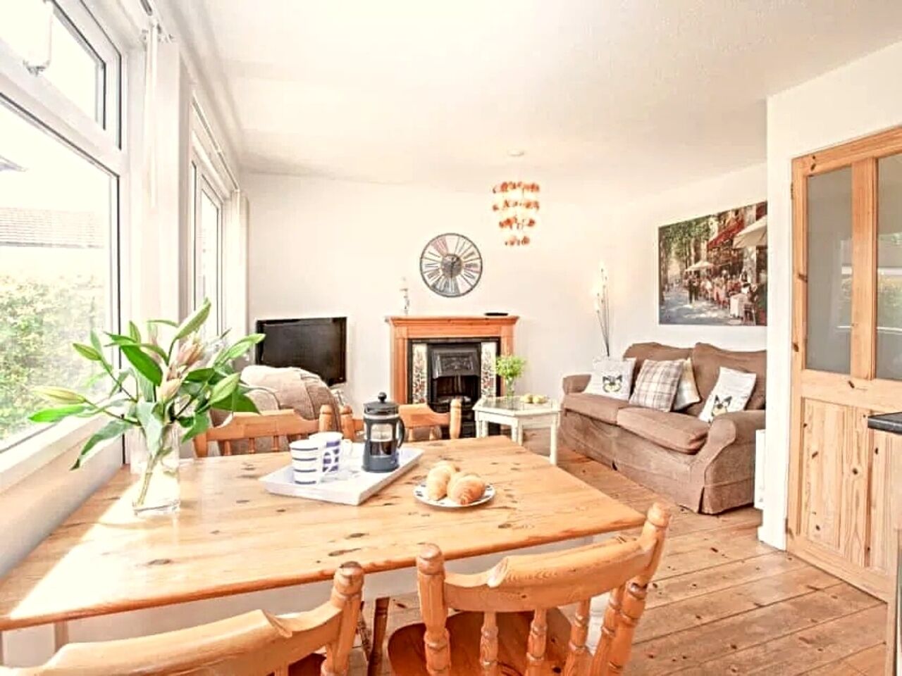 TV, fireplace, DVD player, books