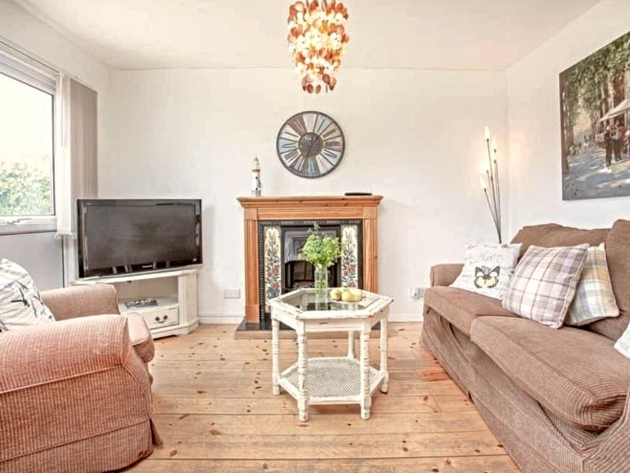 TV, fireplace, DVD player, books