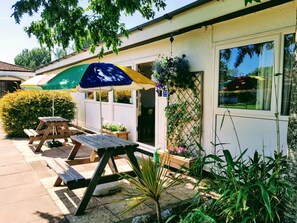 تناول الطعام بالخارج