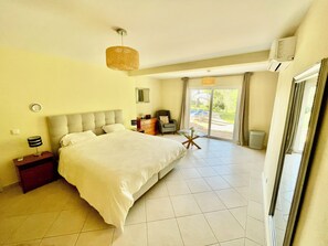 3 bedrooms, in-room safe, iron/ironing board, travel cot