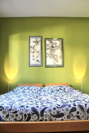 2 bedrooms, desk, iron/ironing board, travel cot