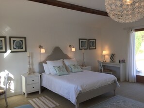 4 عدّة غرف نوم ومكواة/لوح كي وسرير سفر وواي فاي مجانًا