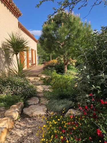 Luxusvilla mit privatem Pool, ruhiges, altes Weindorf, nah am Meer