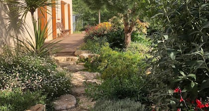 Villa de luxe avec piscine privée, paisible, ancien village viticole, prÚs de la mer