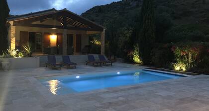 Villa de luxe avec piscine privée, paisible, ancien village viticole, prÚs de la mer
